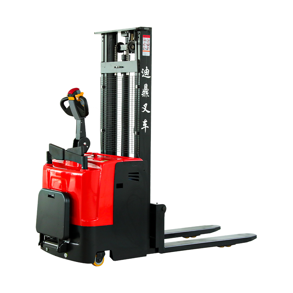 How does the energy density of lithium batteries impact the operational time of pallet trucks?