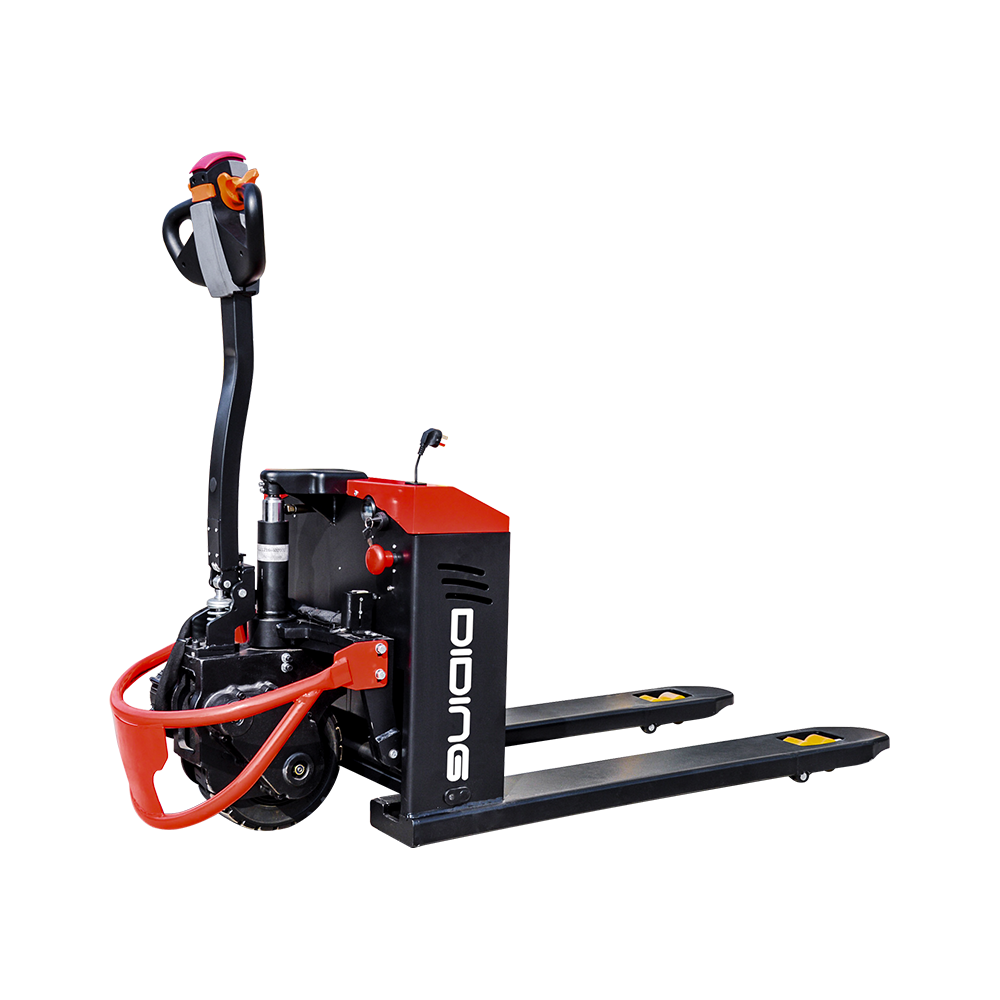 What features should an easy-to-operate powered pallet truck have?