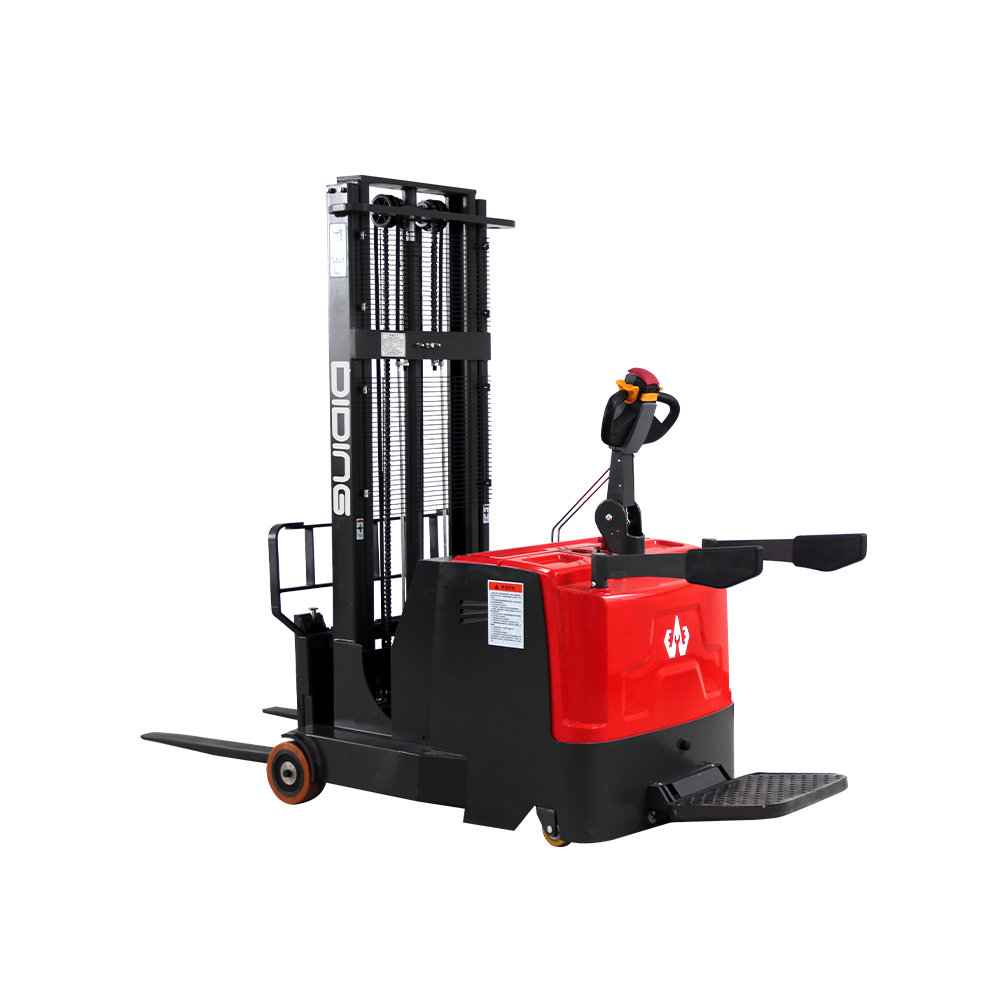What ergonomic features have been incorporated into the Manual Hydraulic Stacker's manual hydraulic lift mechanism design to ensure minimal operator effort when lifting and lowering tasks?